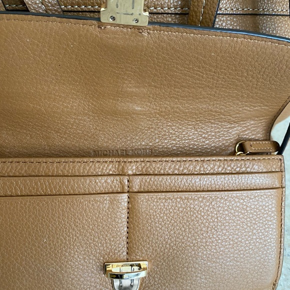 **SOLD **  MICHAEL KORS Tan Leather Tote w/ Wallet - Picture 13 of 16